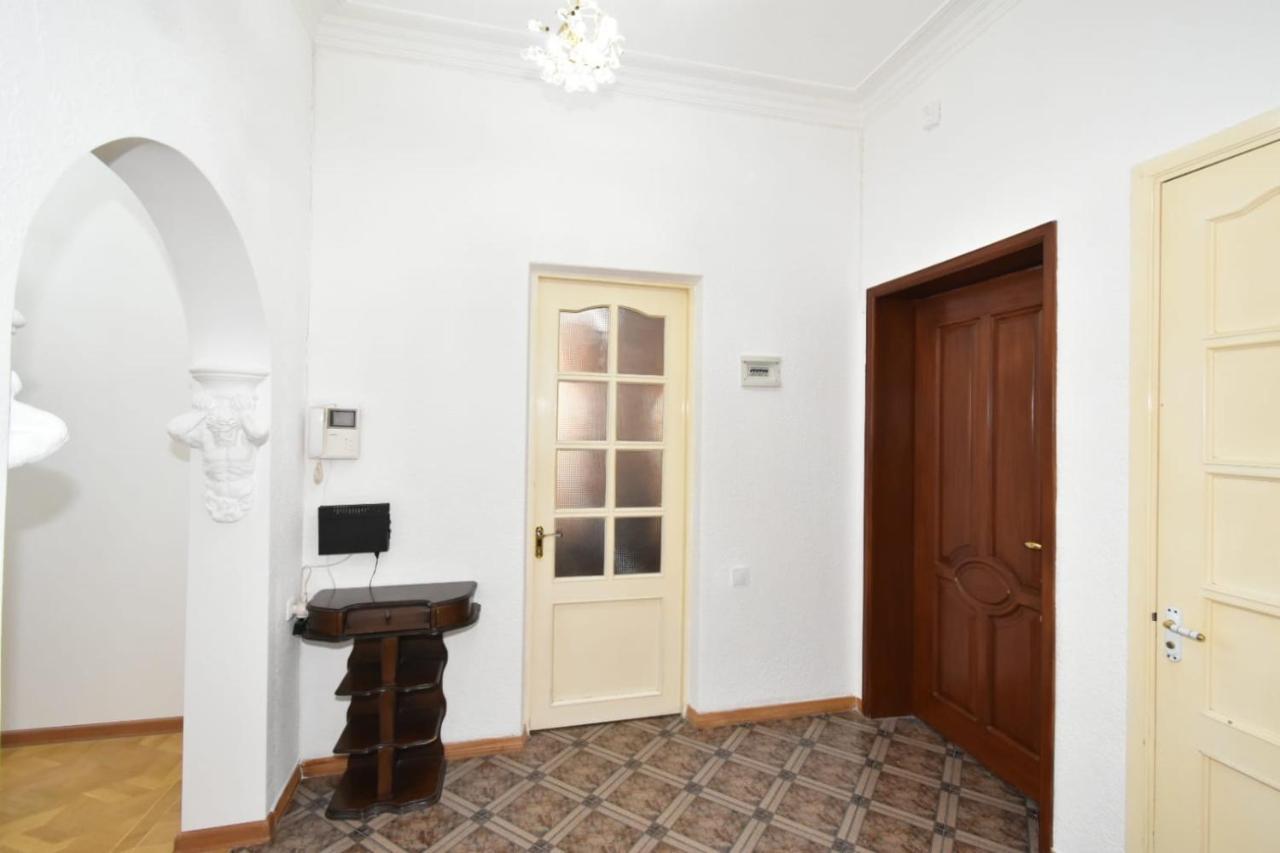 Guesthouses Opera Erévan Extérieur photo