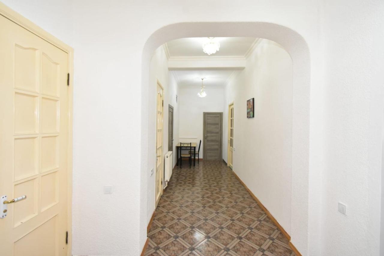 Guesthouses Opera Erévan Extérieur photo