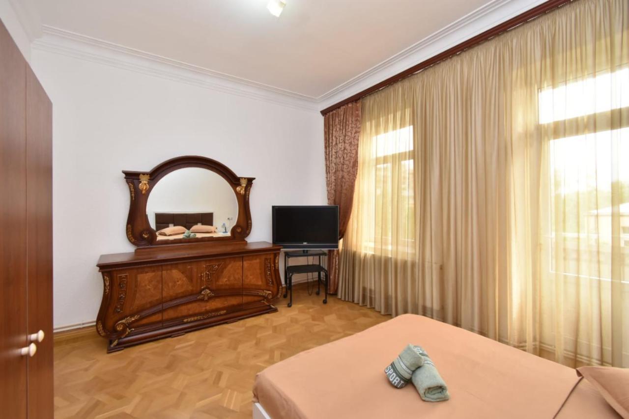 Guesthouses Opera Erévan Extérieur photo