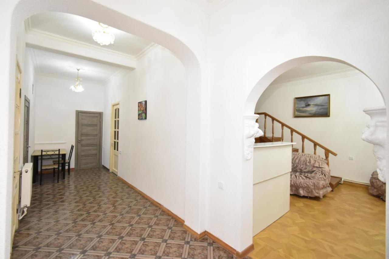 Guesthouses Opera Erévan Extérieur photo