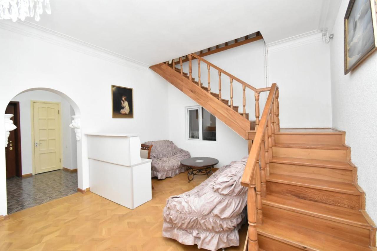 Guesthouses Opera Erévan Extérieur photo